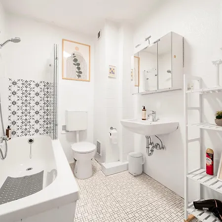 Design-wohnung I Balkon I Sehr Zentral I Kueche